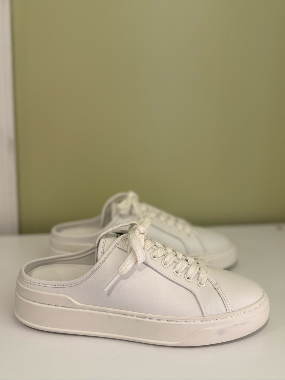 Stuart Weitzman White Lace-Up Mule Sneakers size 7.5 B women H30N26